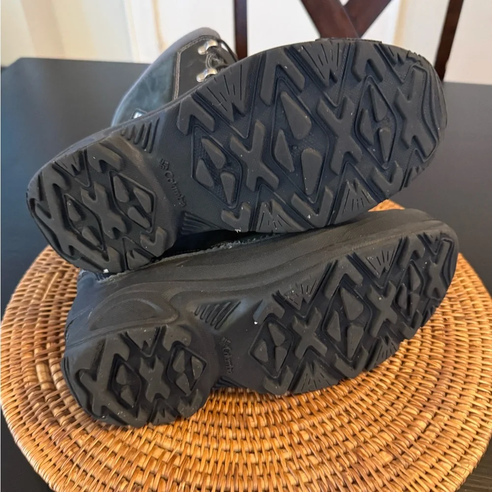 Columbia‎ Black and Gray Snow Boots